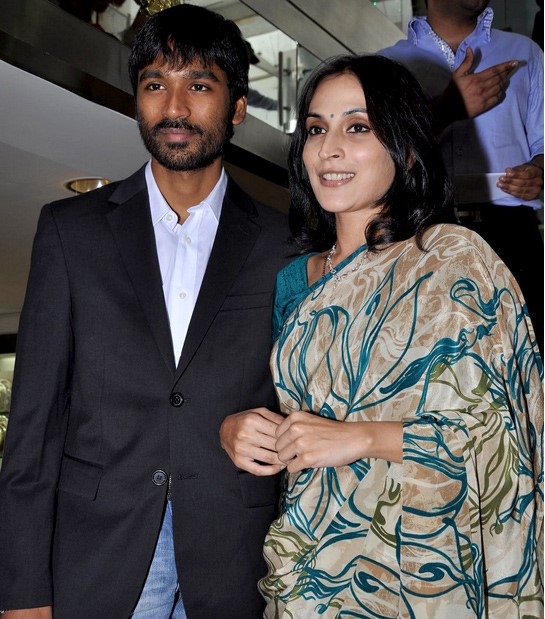 dhanush-aishwarya-040412 - Dear Movie