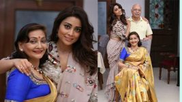 Actress Shriya Saran Family Photos | Shriya Saran Bhatnagar Family Images